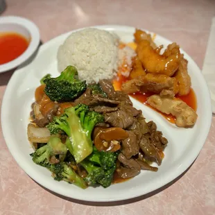 Beef w/ Broccoli, Sweet and Sour Chicken combo