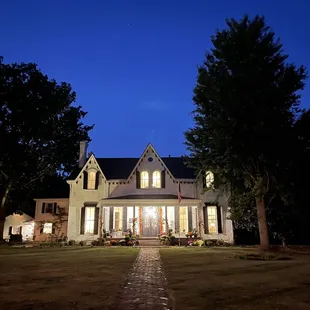 Rose Hill Inn at night.