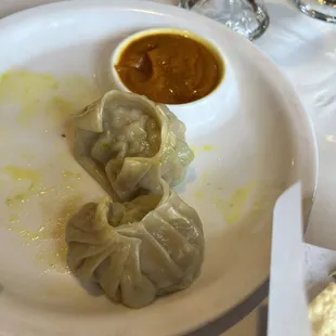 Everest Chicken Momos