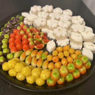 Preorder Custom Thai Dessert Platter (luk chup)
