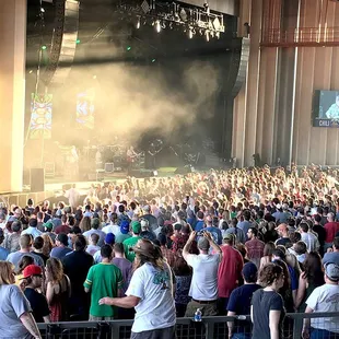 The amount of cigarette and other smoke from the audience was so bad it obscured the band -- despite unenforced "NO SMOKING" policy