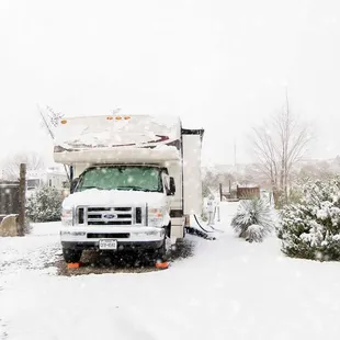 This shows how specious the pad sites are... i had neigjbors on either side. No camera atrickery, you arent on top of each other!