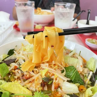 Mi Quang noodle pull