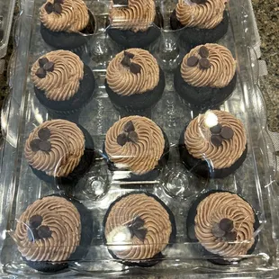 a dozen cupcakes