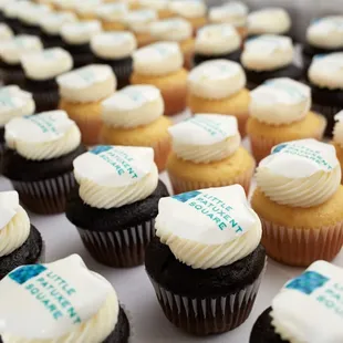 personalized edible toppers!