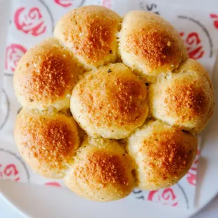 Garlic knots