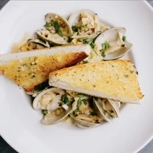 Linguini and clams