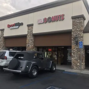 Rosedale donuts front door parking