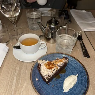 Darjeeling tea and chocolate cake
