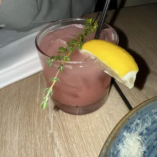 Spiced peach mocktail
