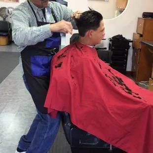 #bakersfieldhairsalon #roselaybeautysalon #barbershop #menshaircuts #fadehaircut #taperfade #razorcuts #hairstyleformen