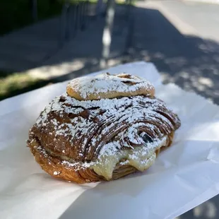 Chocolate almond croissant - good but found this a bit too sweet a few bites in