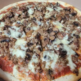 Sausage mushroom pizza