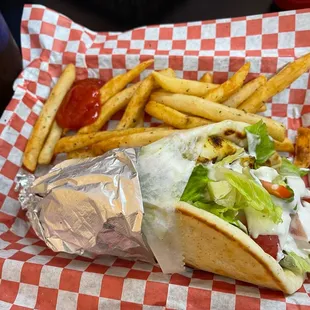 Gyro - combination meat of chicken and traditional