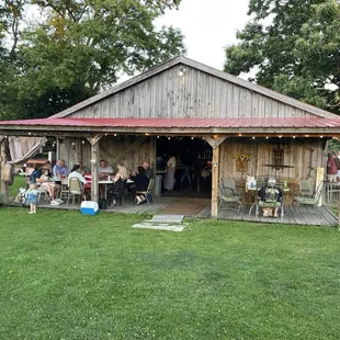  group of people eating outside