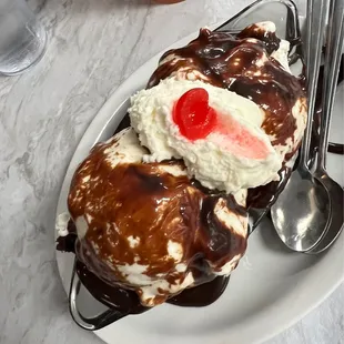 Cousin Julie&apos;s Hot Fudge Brownie w/o nuts