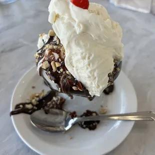 Lunch Special Hot Fudge Sundae