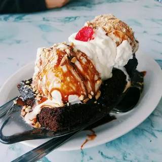 Cousin Julie's Hot Fudge Brownie