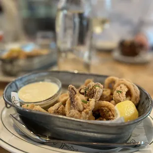 Calamari Fritti (point judith calamari, garlic aioli, lemon)