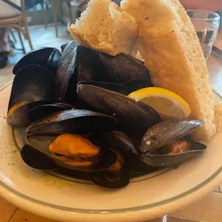 Mussels in Brodo