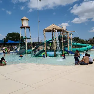 Slide and splash pad for kids