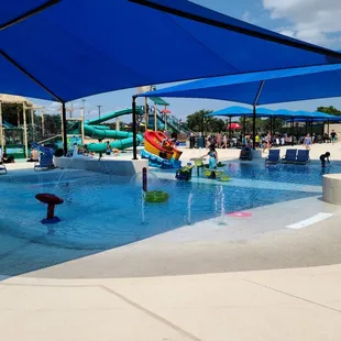 Kiddie splash pad (covered)