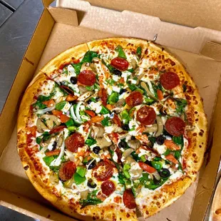 When pepperoni is life &amp; you&apos;re trying to be healthy so you order a veggie pizza and add pepperoni!!!