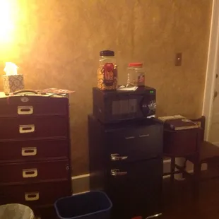 Upstairs snack bar, with complimentary munchies, water and sodas