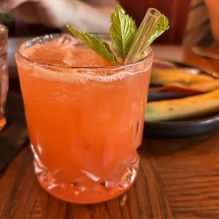 Seasonal smash (vodka, strawberry, basil, lime, pink peppercorn). Very refreshing. Fruity but not sweet.