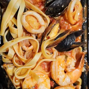 Seafood diavola