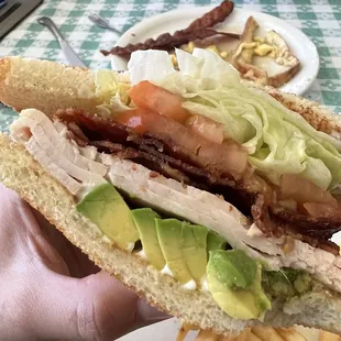 BLT w avocado