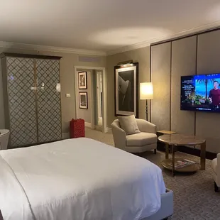Grand deluxe king suite