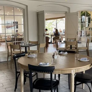 Indoor dining area -- so cozy like someone&apos;s dining room!
