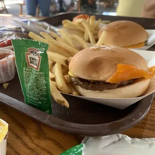 Very small hamburger dry !!