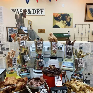 Our raw bar is comprised of all 100% natural and ethically sourced freeze-dried raw treats!
