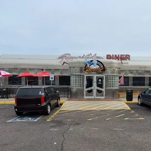 Front of restaurant and parking.