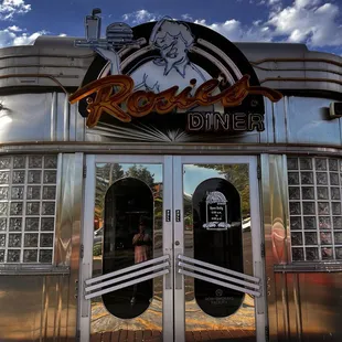 Entrance is very attractive n Cool. like Old style Diner for sure.