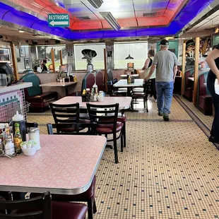 diners in a diner