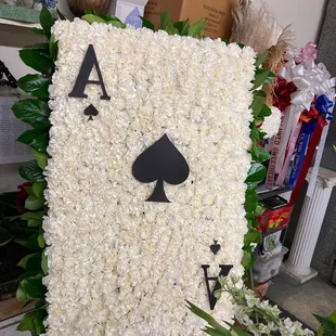 ace card standing arrangement