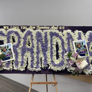 The word Grandma written in flowers.