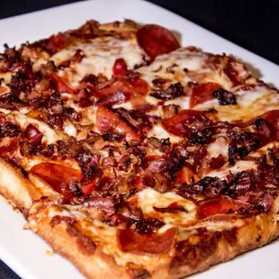 Our famous pizza with pepperoni and crisp bacon