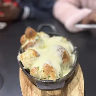 Garlic knots with cheese