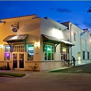 the outside of the restaurant