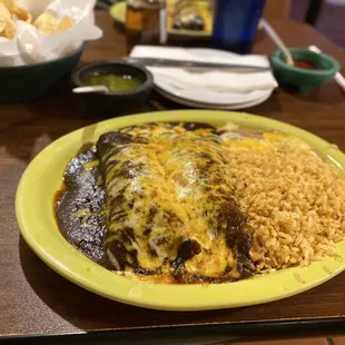 a plate of mexican food