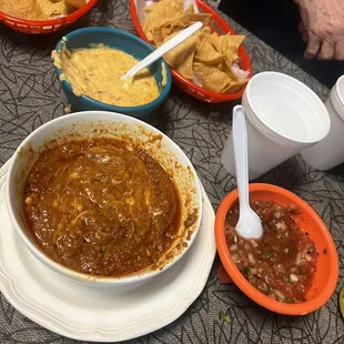 Borracho Dip (tasted like wolf brand chili) Queso was cold