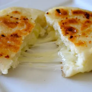 Arepa con Queso