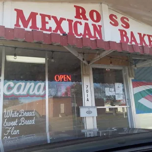 open 7-9 m-s and 8-9 sun.