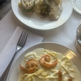 Shrimp Fettuccine Alfredo Platter