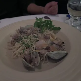 Linguine con Vongole in Bianco