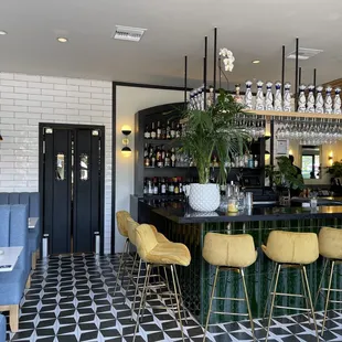 The Bar @ Rosti Brentwood is the best place to enjoy a cocktail, a glass of wine, or one of our draft beers on tap.